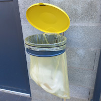 yellow lid bin