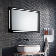 Spiegel mit farbigen Rändern