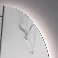 Runder Badezimmerspiegel geschnitten