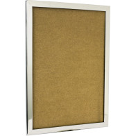 Informationsschild aus glänzendem Edelstahl: moderne und elegante Absperrpfosten für eine professionelle Präsentation.