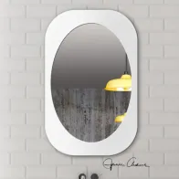 Ovaler Spiegel in einem rechteckigen Rahmen, elegante weiße Ausführung