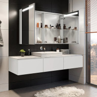 Spiegelschrank mit Leuchtstreifen