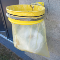 Wall mount for bin bag