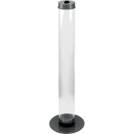 Leidenschaftlicher Sammler umgeben von seinen einzigartigen Funden