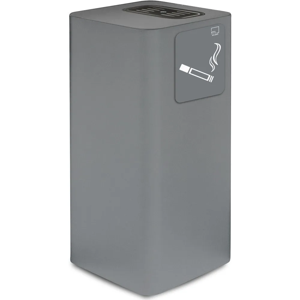 Eleganter und funktionaler grauer, abgedeckter Aschenbecher für den Außenbereich. Eleganter und funktionaler grauer, abgedeckter Aschenbecher für den Außenbereich.