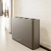 Grauer 60-Liter-Recyclingbehälter für vier Abfallströme mit magnetischen Piktogrammen