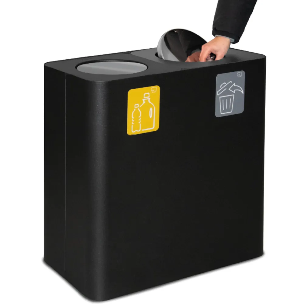 Schwarzer 100-Liter-Recyclingbehälter mit zwei Sammelbehältern und Schwingdeckel