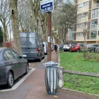 Vigipirate Straßenmülleimer